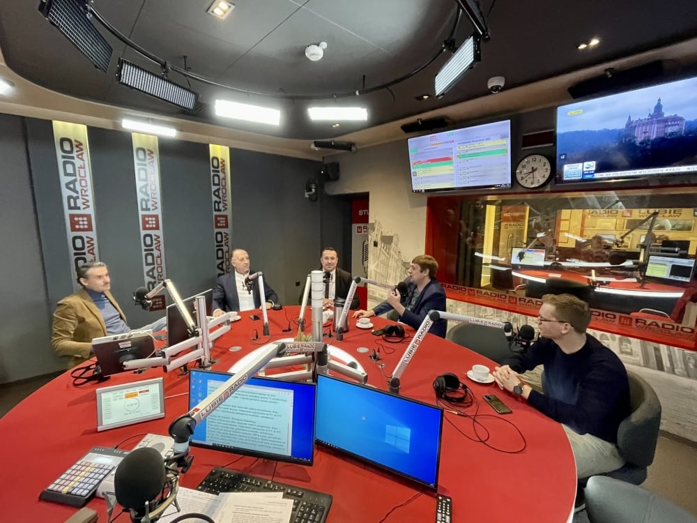 2022 12 05 Radio Wrocław debata polityczna Bartłomiej Ciążyński